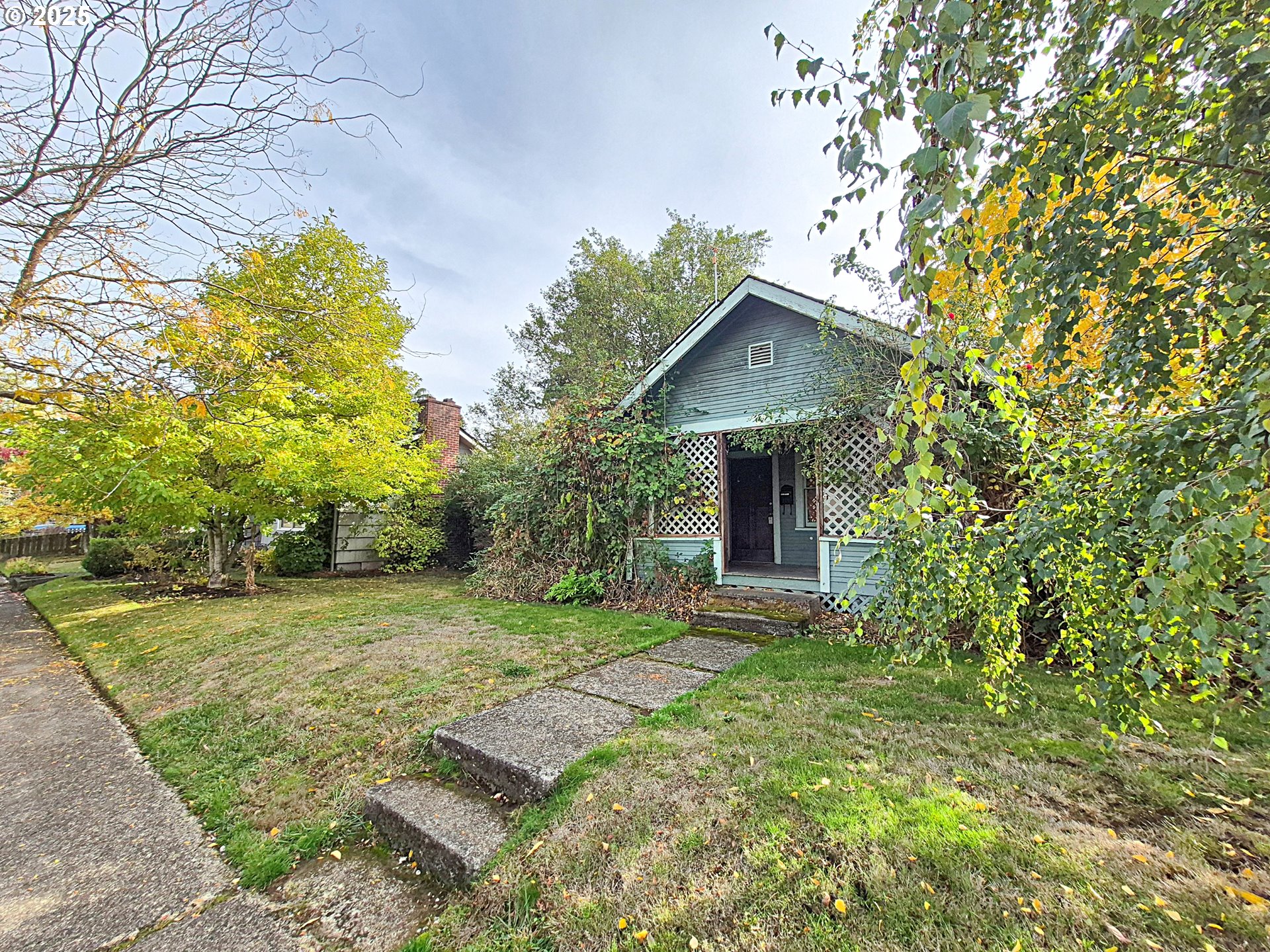 617 G Street Springfield, OR 97477 - Photo 3 of 26 a front view of a house with a yard and trees