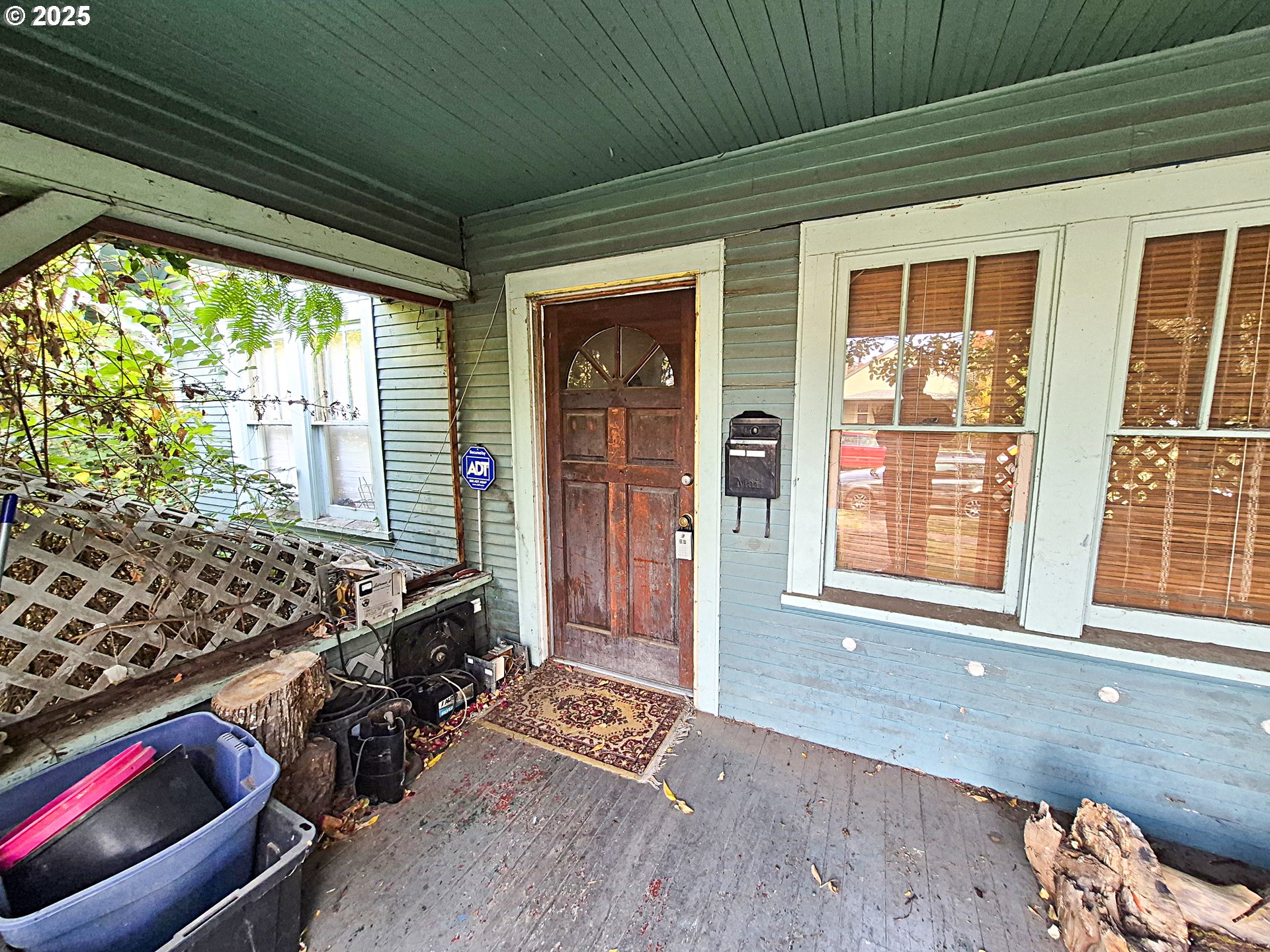 617 G Street Springfield, OR 97477 - Photo 4 of 26 a view of livingroom with furniture