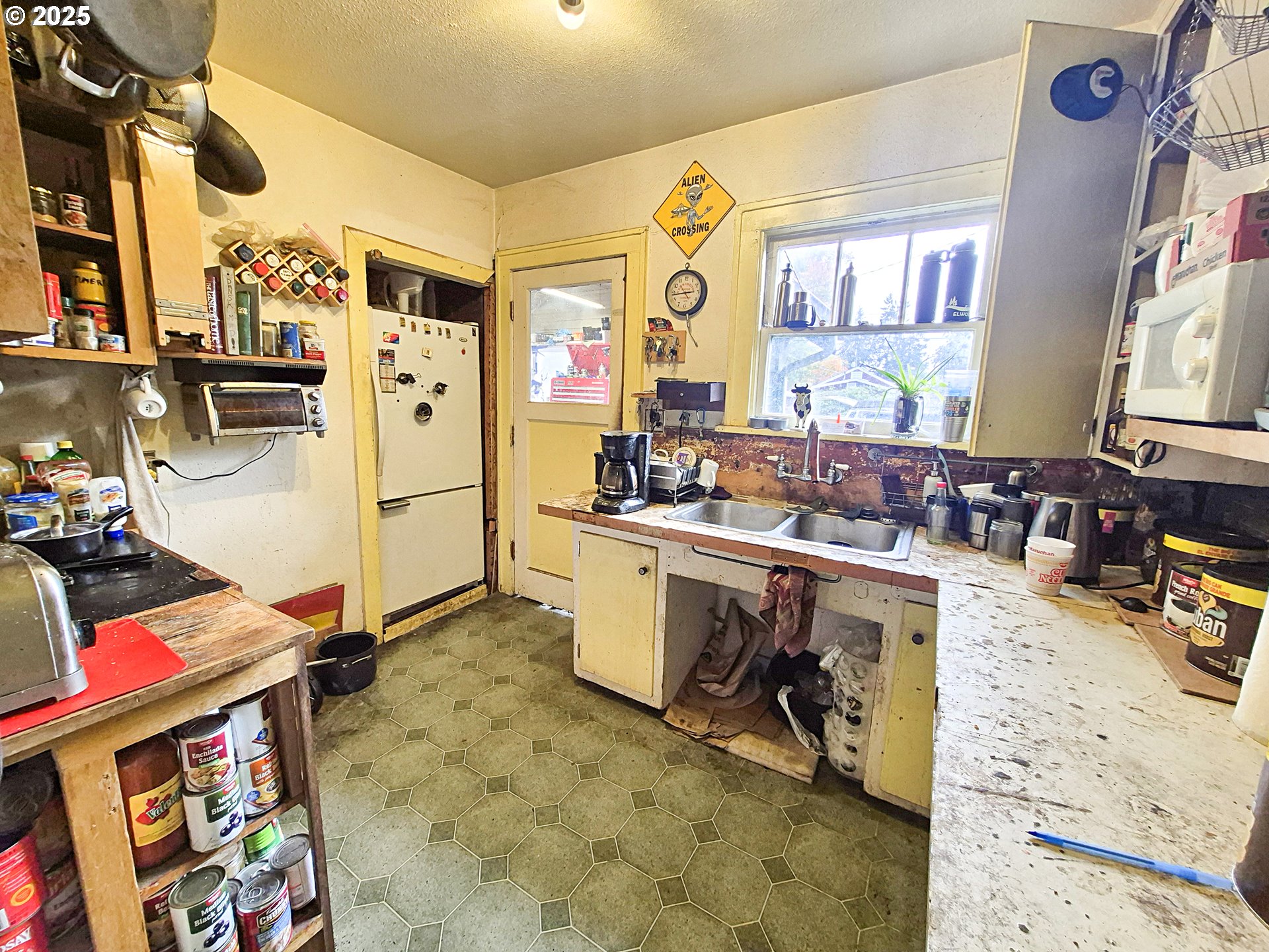 617 G Street Springfield, OR 97477 - Photo 8 of 26 a room with storage and utility