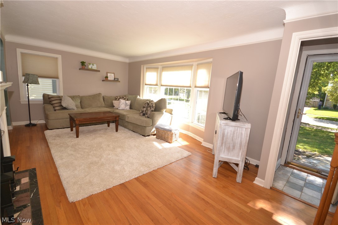 1442 Willshire Road Cleveland, OH 44124 - Photo 4 of 25