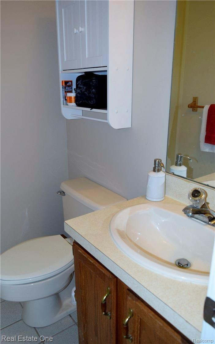 3979 West Maple Road Wixom, MI 48393 - Photo 11 of 18 Powder Room.JPG