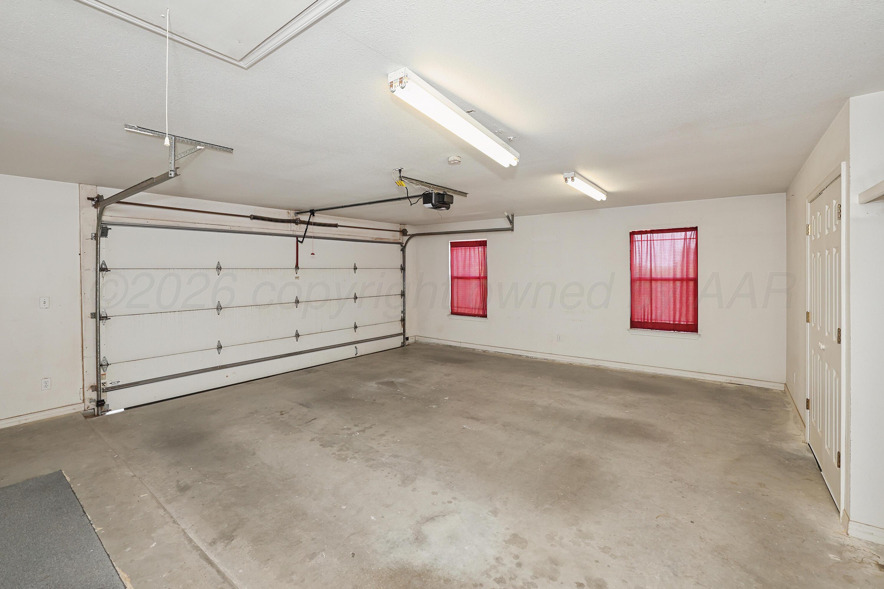 5621 White Fence Road Canyon, TX 79015 - Photo 35 of 56 35-Garage