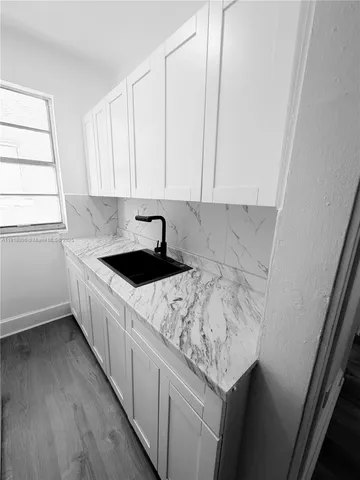 $1,450 | 1560 Southwest 5th Street, Unit 10, Miami, FL 33135