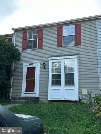 a view of front of a house with a yard
