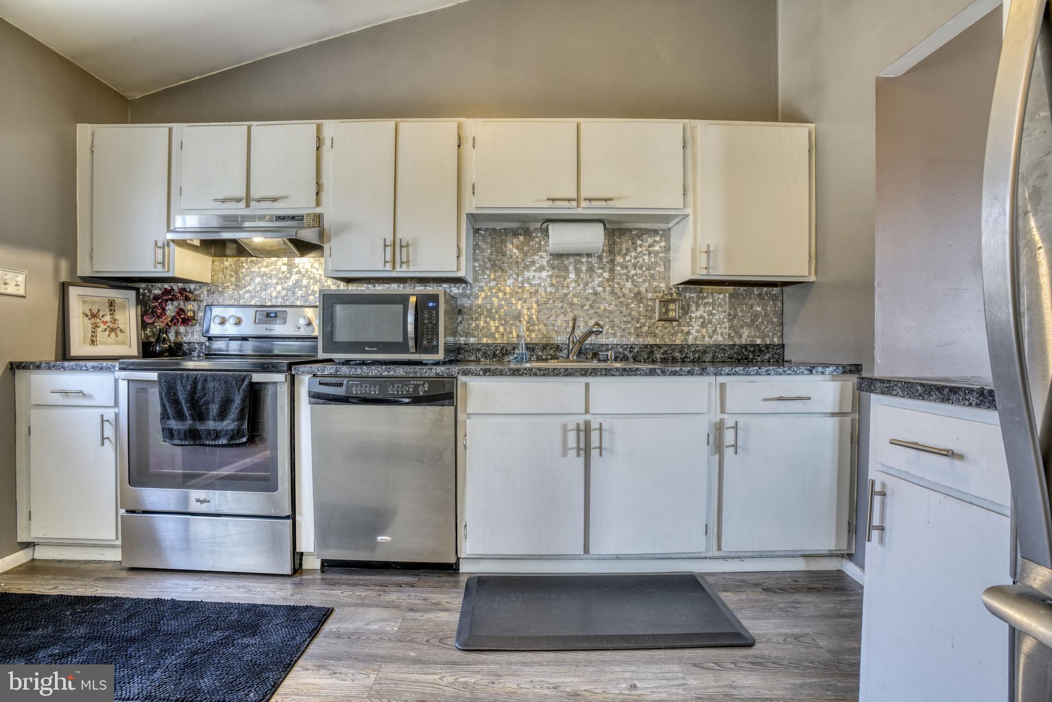 9013 Moonstone Road Nottingham, MD 21236 - Photo 11 of 39 Neutral kitchen