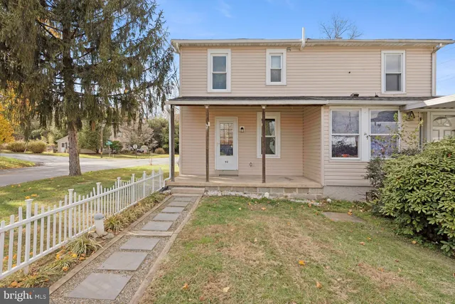 a house view with a outdoor space
