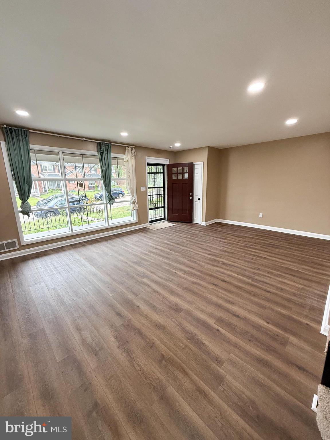 6101 Edlynne Road Baltimore, MD 21239 - Photo 2 of 24