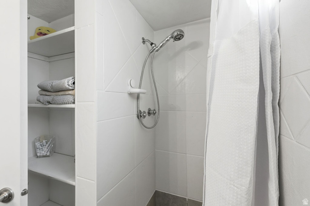 935 900 North Bountiful, UT 84010 - Photo 25 of 46 Full bathroom with a stall shower
