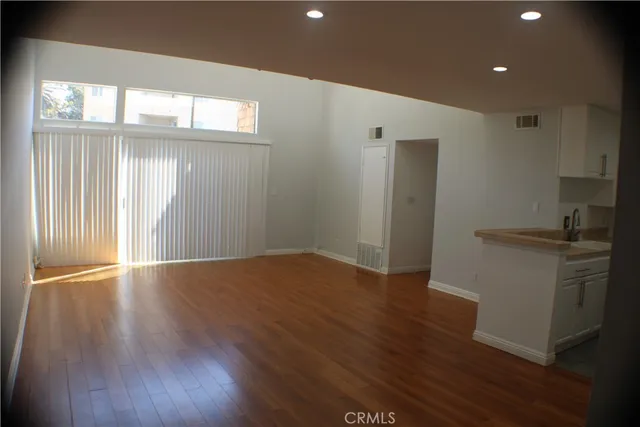 $2,800 | 5700 Etiwanda Avenue, Tarzana, CA 91356