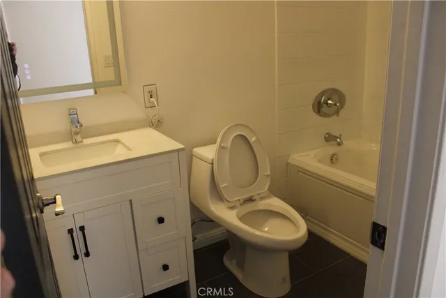 $2,800 | 5700 Etiwanda Avenue, Tarzana, CA 91356