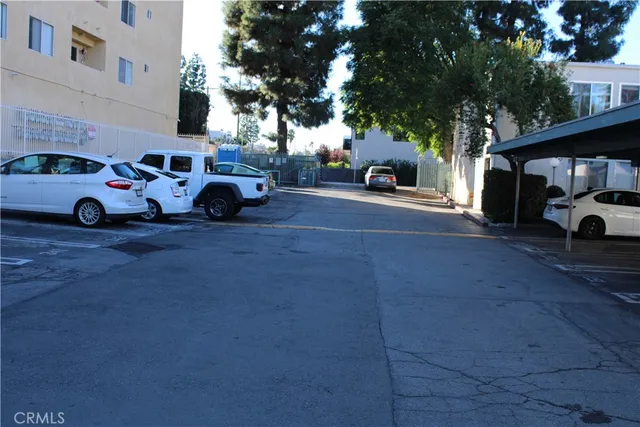 $2,800 | 5700 Etiwanda Avenue, Tarzana, CA 91356