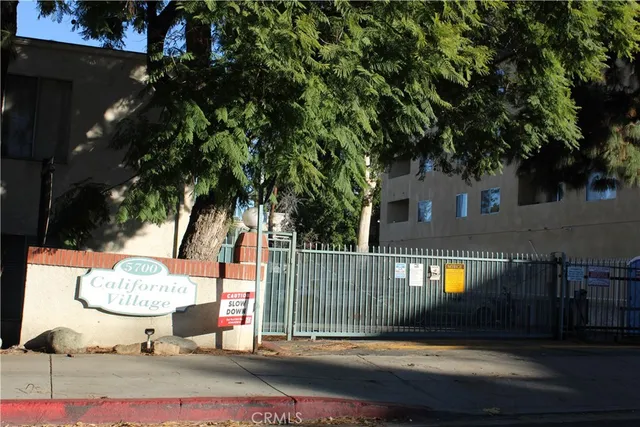 $2,800 | 5700 Etiwanda Avenue, Tarzana, CA 91356