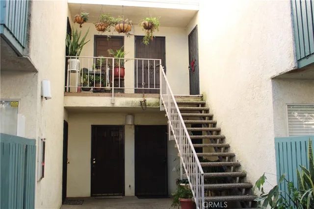 $2,800 | 5700 Etiwanda Avenue, Tarzana, CA 91356