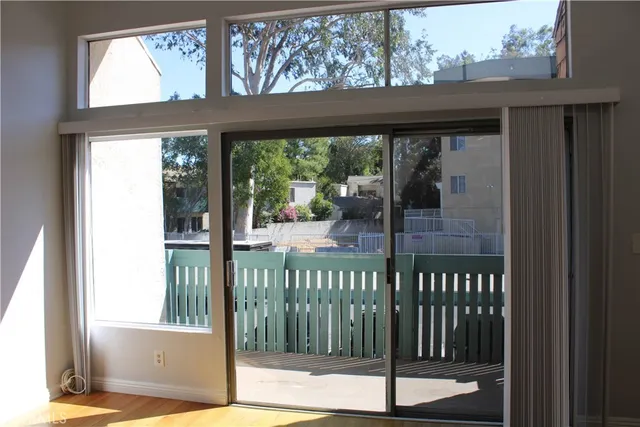 $2,800 | 5700 Etiwanda Avenue, Tarzana, CA 91356