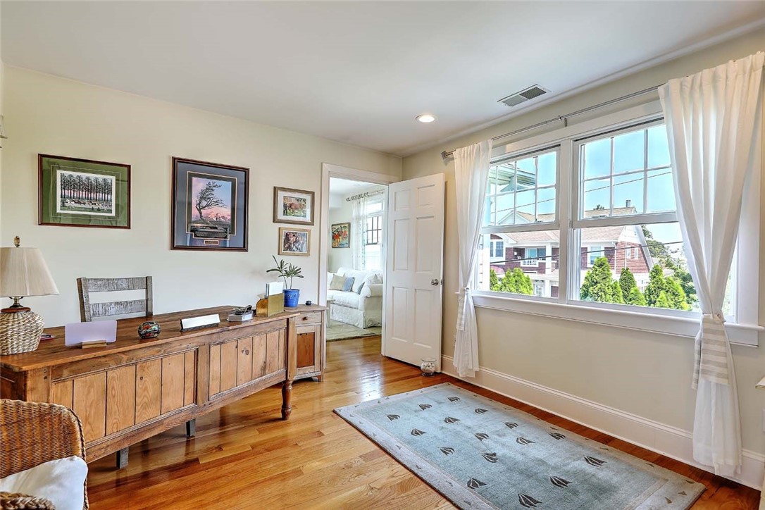 33 Withington Road Narragansett, RI 02882 - Photo 14 of 48