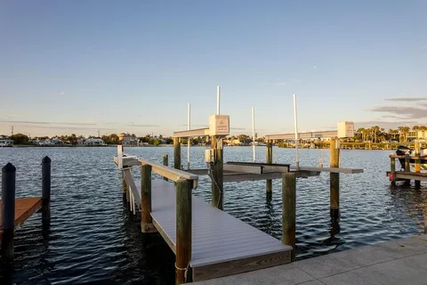 $917,000 | 454 63rd Street, Holmes Beach, FL 34217