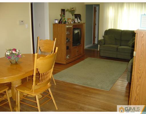 35 South Hill Road Colonia, NJ 07067 - Photo 3 of 10