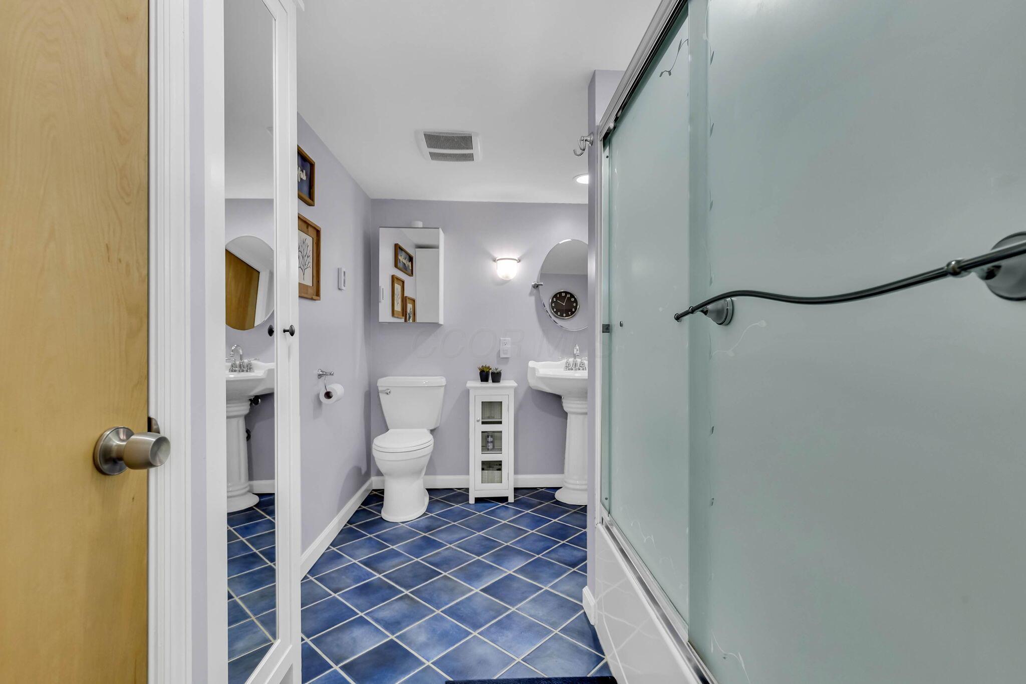 122 Brevoort Road Columbus, OH 43214 - Photo 28 of 61 28-LL Full Bath