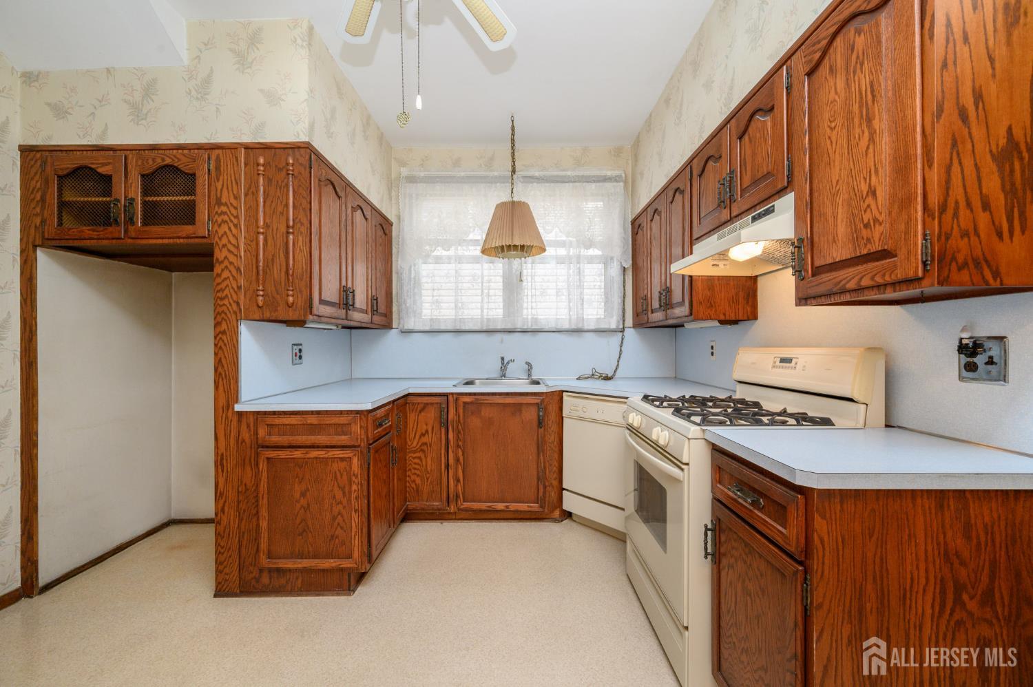 1120 Madison Hill Road Clark, NJ 07066 - Photo 10 of 51