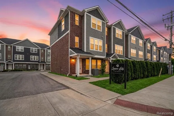 $365,000 | 2925 Square Lake Court, Troy, MI 48085