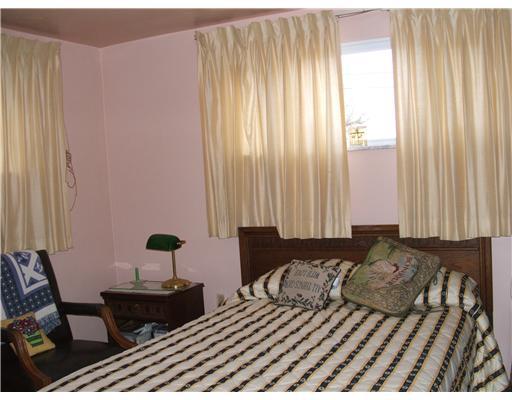2507 Allequippa Street Pittsburgh, PA 15213 - Photo 4 of 10 Master Bedroom. Front Bedroom