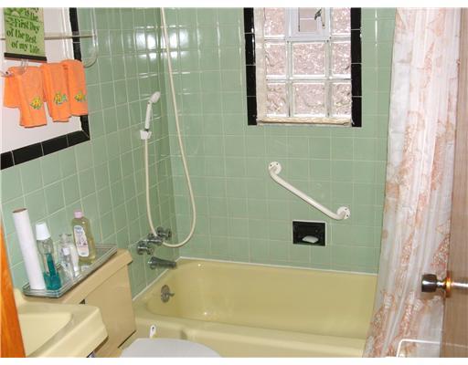 2507 Allequippa Street Pittsburgh, PA 15213 - Photo 10 of 10 Full Bath. Bath
