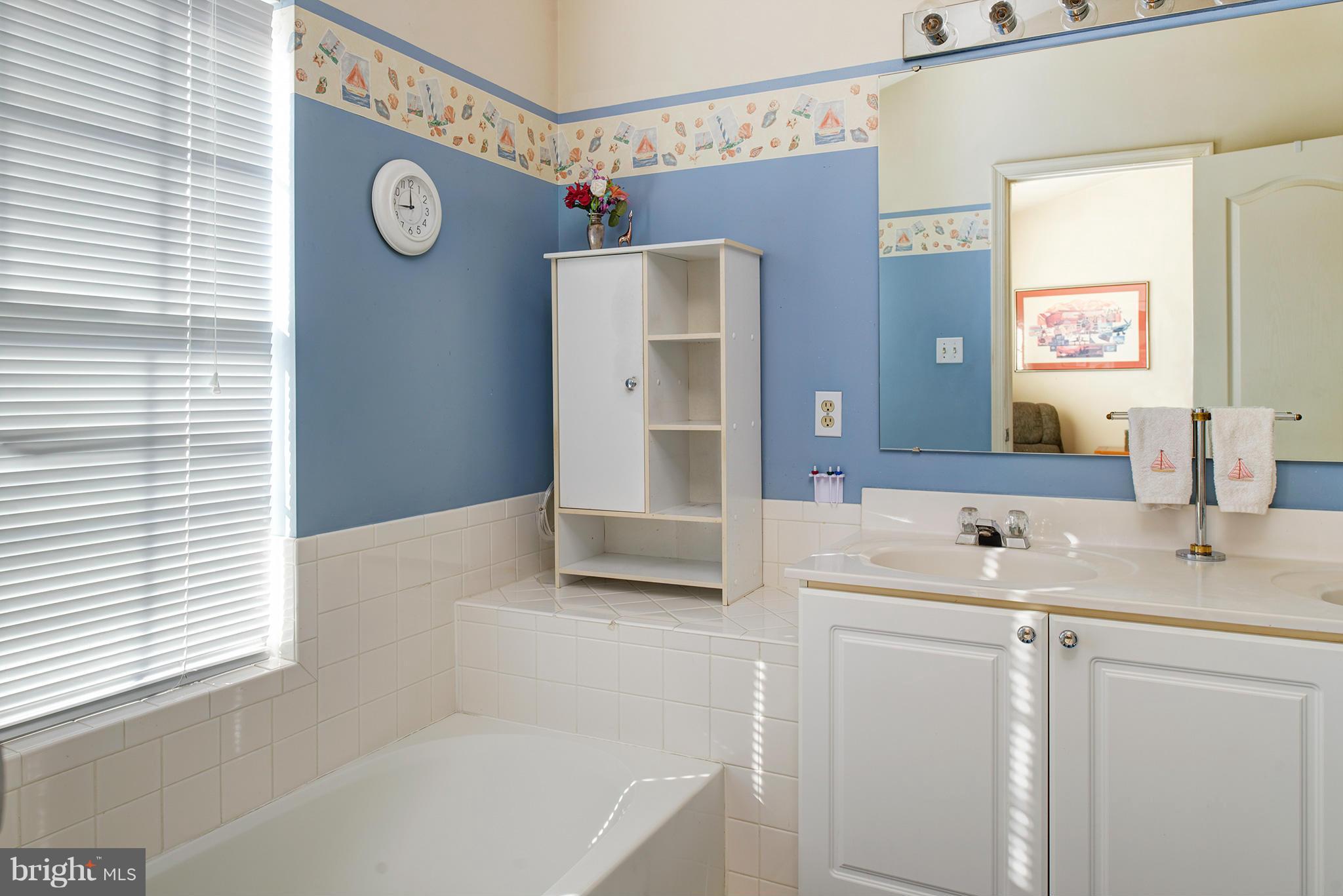 12008 Edgemere Circle Reston, VA 20190 - Photo 17 of 23 Bath (Master)