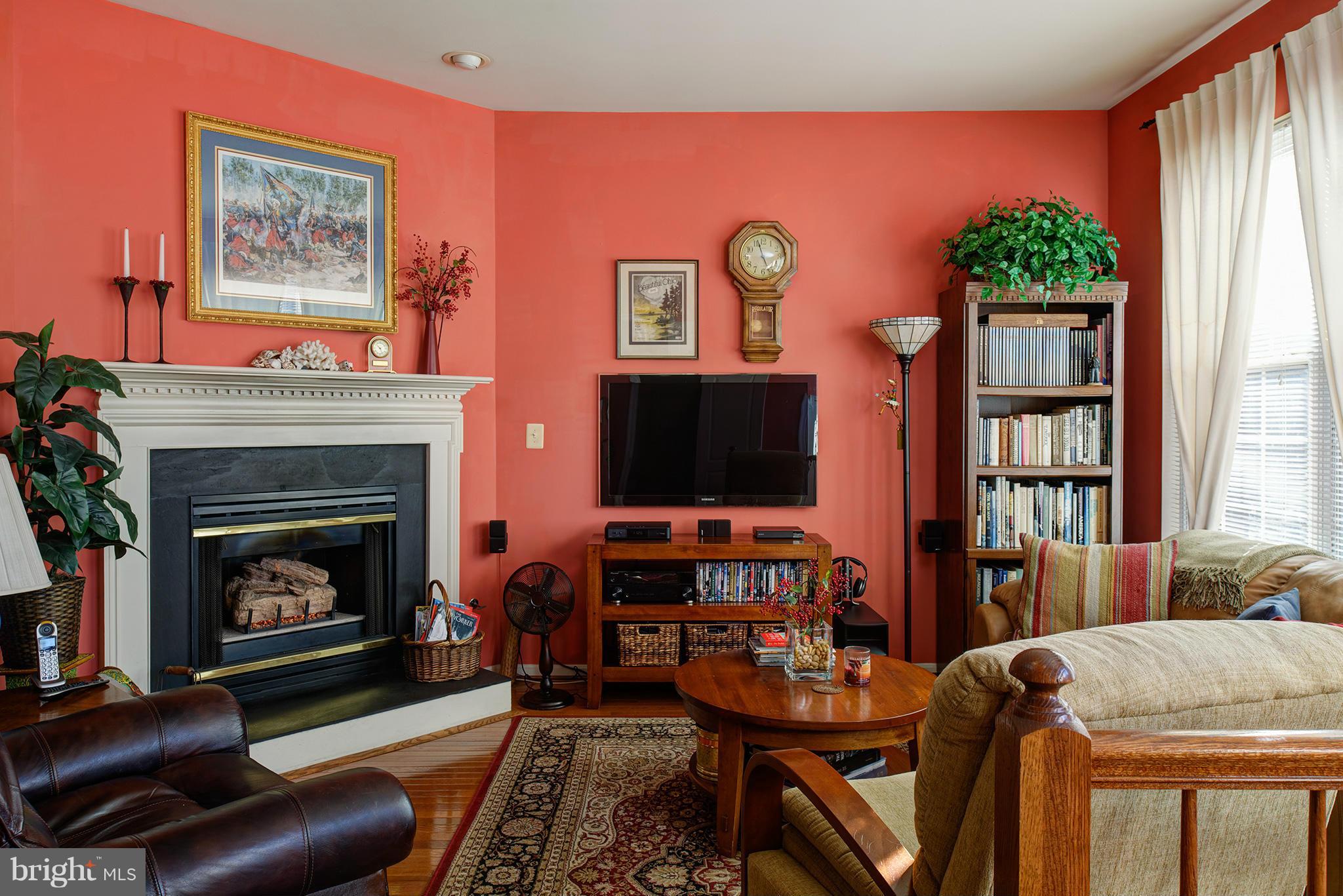 12008 Edgemere Circle Reston, VA 20190 - Photo 5 of 23 Living Room