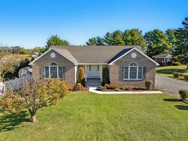 $362,500 | 107 Shenell Drive, Mount Jackson, VA 22842