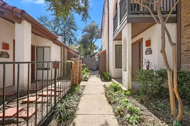 $250,000 | 18040 Midway Road, Unit 225, Dallas, TX 75287