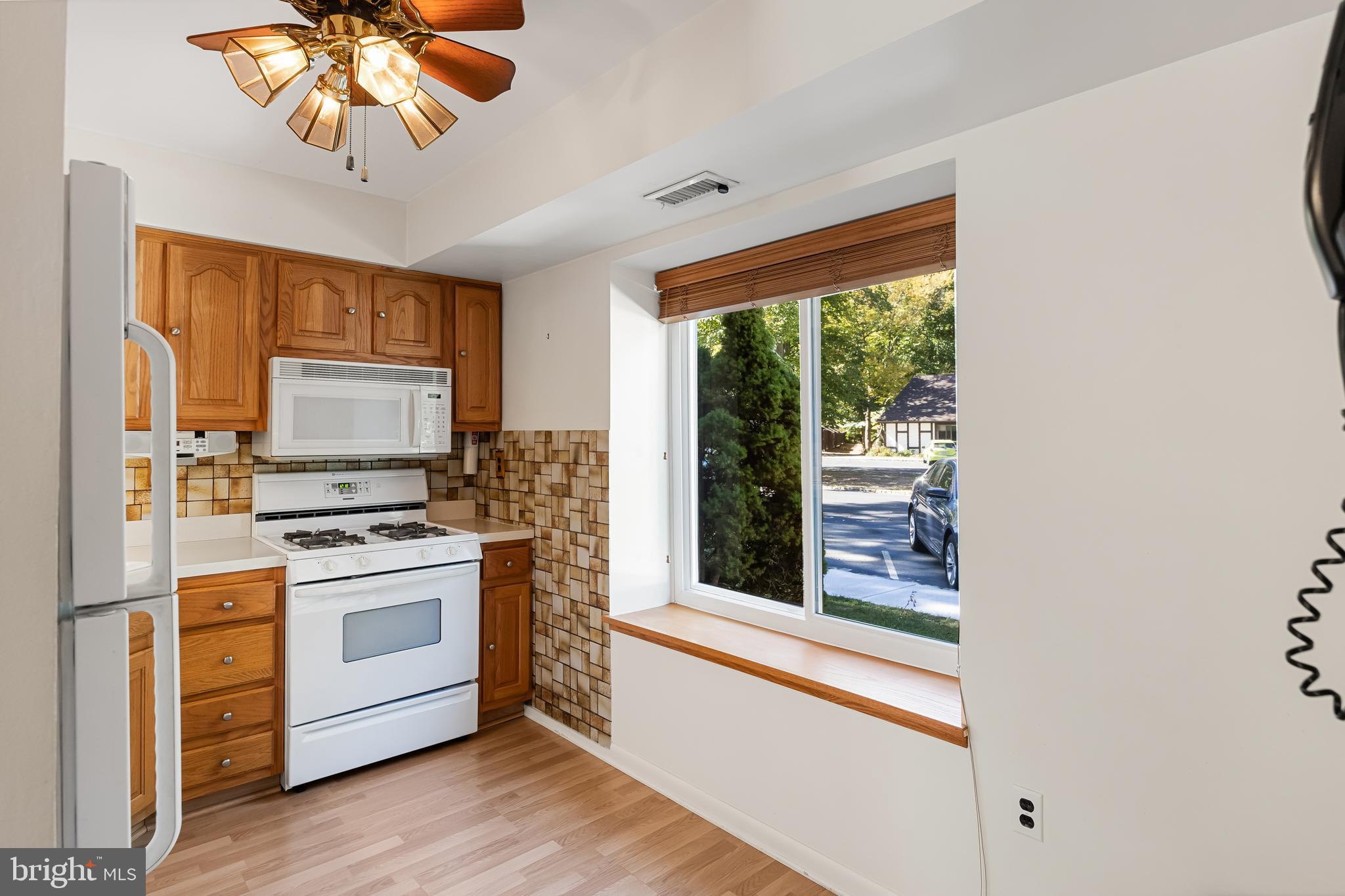64 Beechnut Court Lumberton, NJ 08048 - Photo 6 of 29 Kitchen