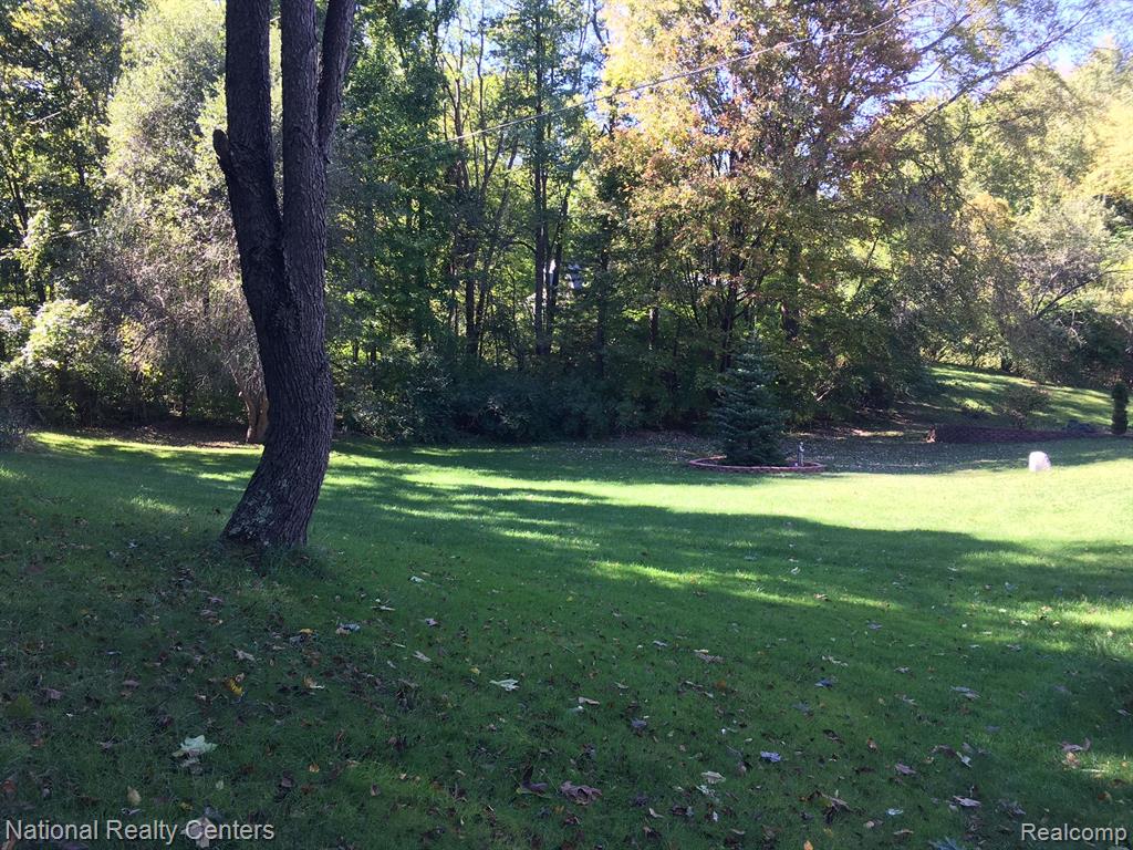 2437 Swarthout Road Pinckney, MI 48169 - Photo 5 of 30