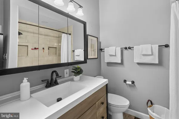 $3,300 | 1305 South Potomac Street, Baltimore, MD 21224