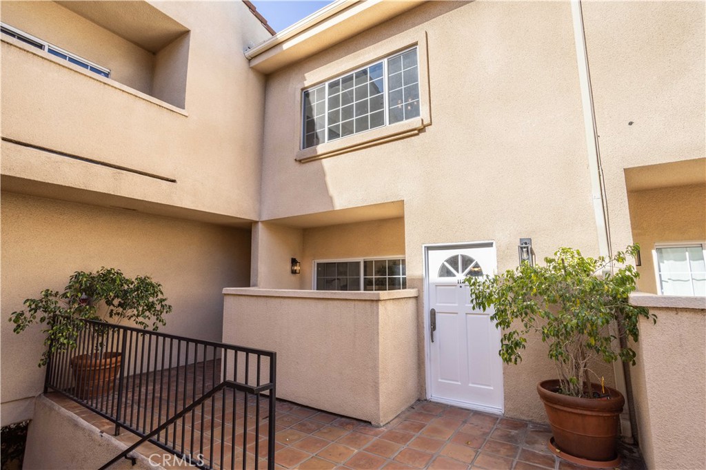 5240 Vantage Avenue, Unit 112 Valley Village, CA 91607 - Photo 4 of 25