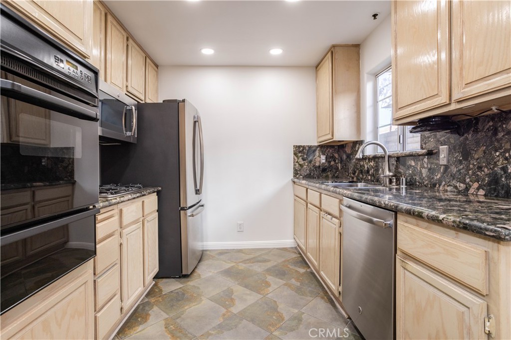 5240 Vantage Avenue, Unit 112 Valley Village, CA 91607 - Photo 9 of 25