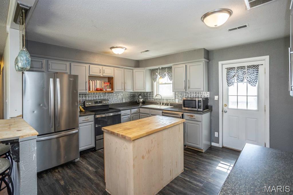 19 Ginger Road Iberia, MO 65486 - Photo 5 of 58