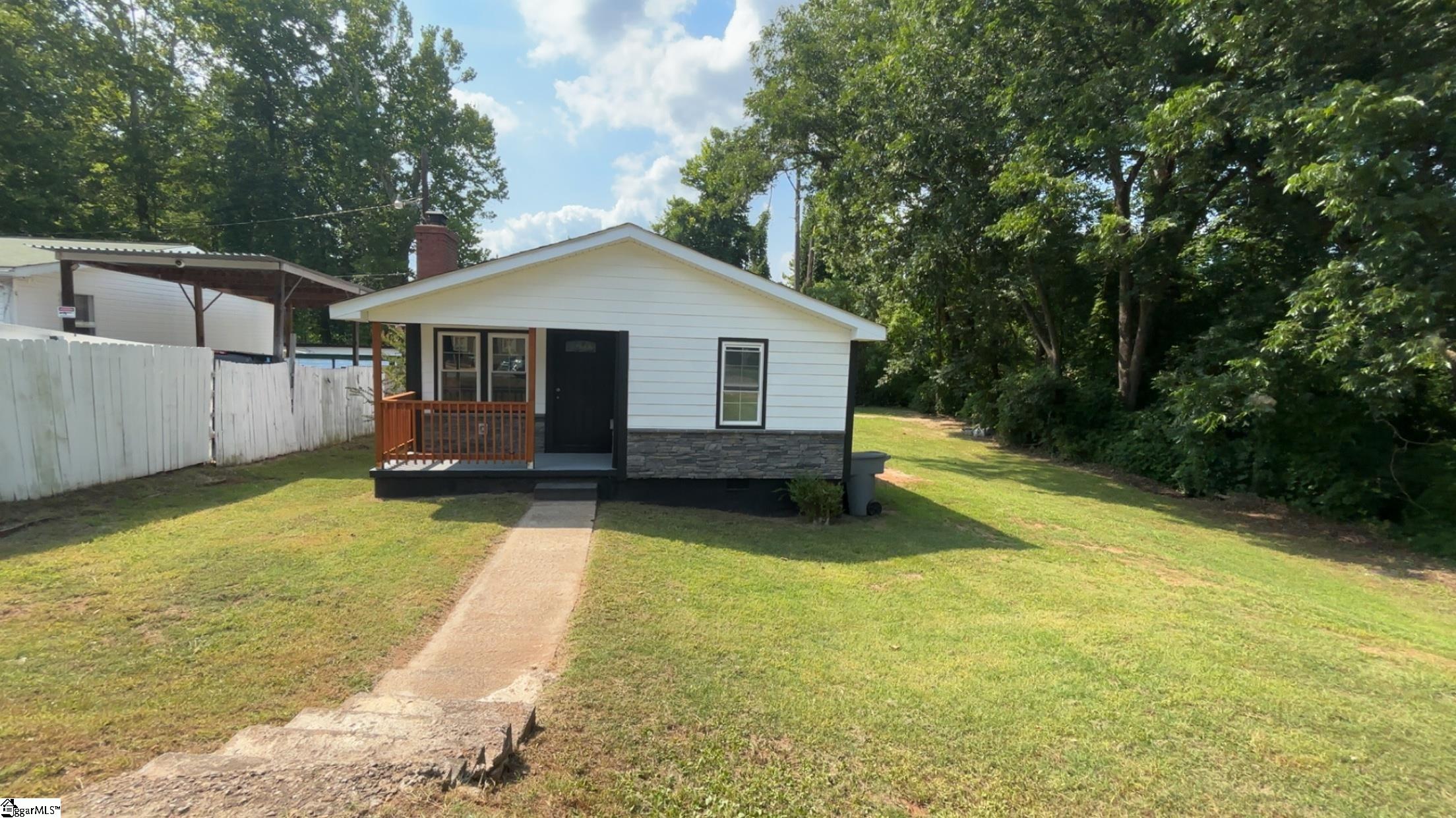 148 Loop Street Wellford, SC 29385 - Photo 2 of 14