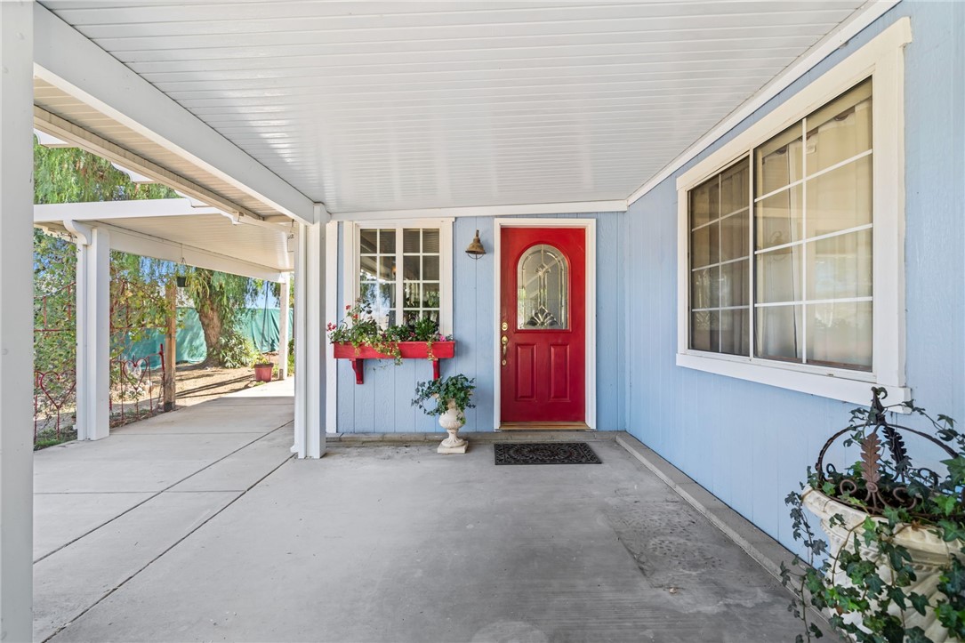 31615 Leon Road Winchester, CA 92596 - Photo 3 of 61 Front door entrance and side patio off living room