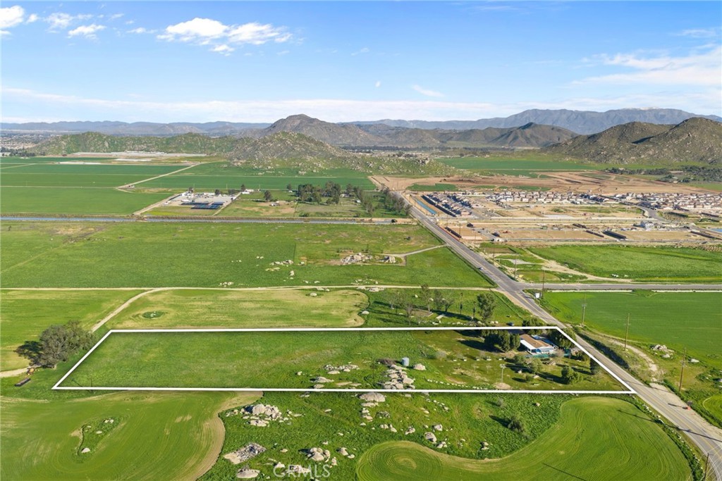 31615 Leon Road Winchester, CA 92596 - Photo 58 of 61 a view of a tennis court