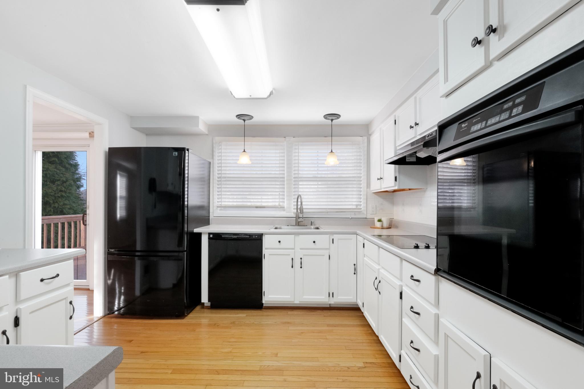 13310 Poplar Tree Road Fairfax, VA 22033 - Photo 9 of 41 Kitchen