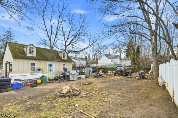 a street view with residential house