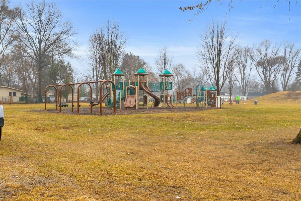 1720 Michigan Street Algonac, MI 48001 - Photo 28 of 32 27