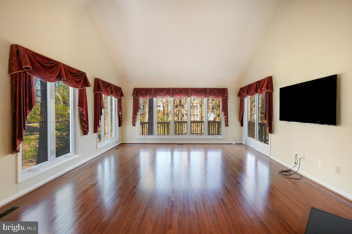 11626 Chapel Cross Way Reston, VA 20194 - Photo 17 of 48