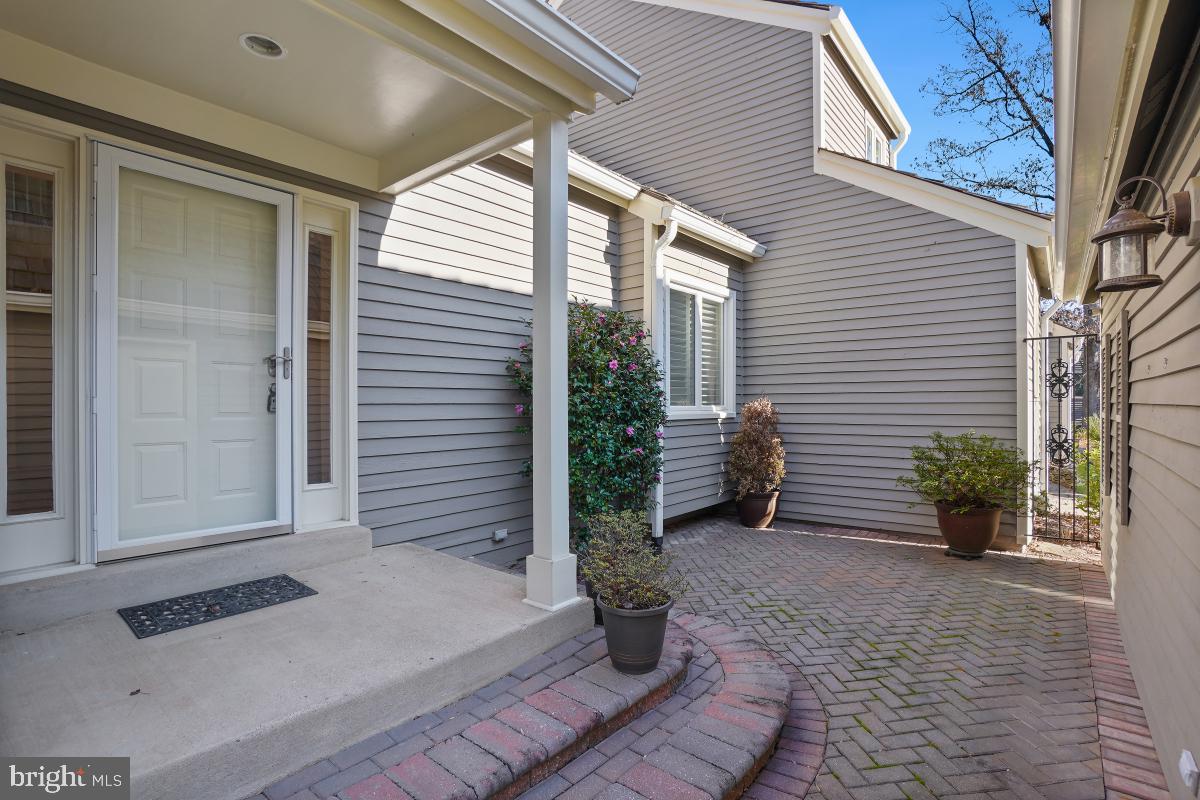 11626 Chapel Cross Way Reston, VA 20194 - Photo 3 of 48