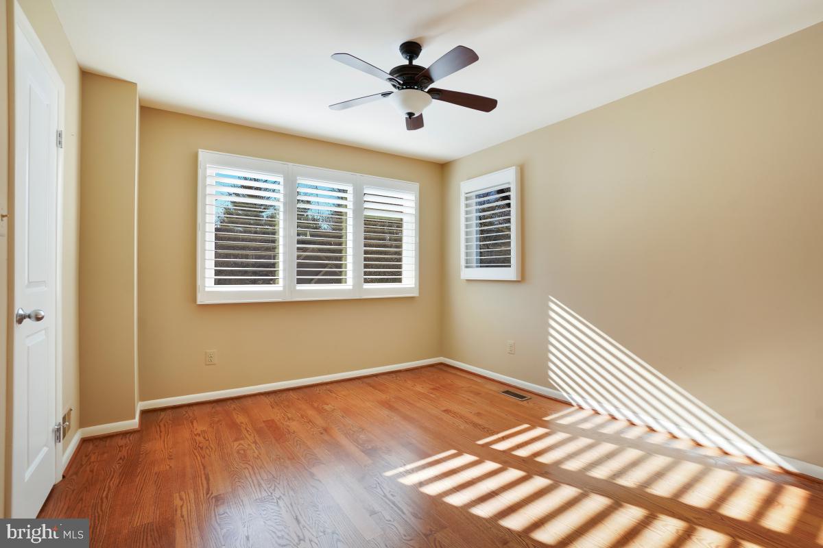 11626 Chapel Cross Way Reston, VA 20194 - Photo 32 of 48