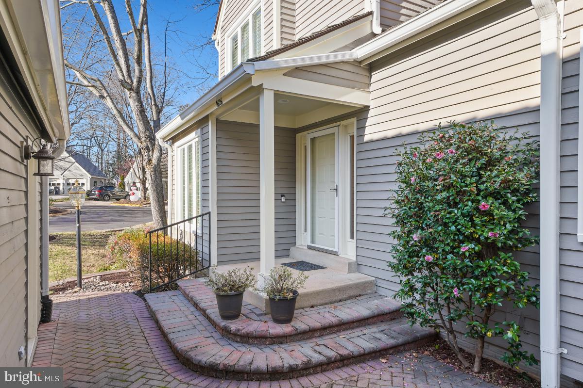 11626 Chapel Cross Way Reston, VA 20194 - Photo 4 of 48