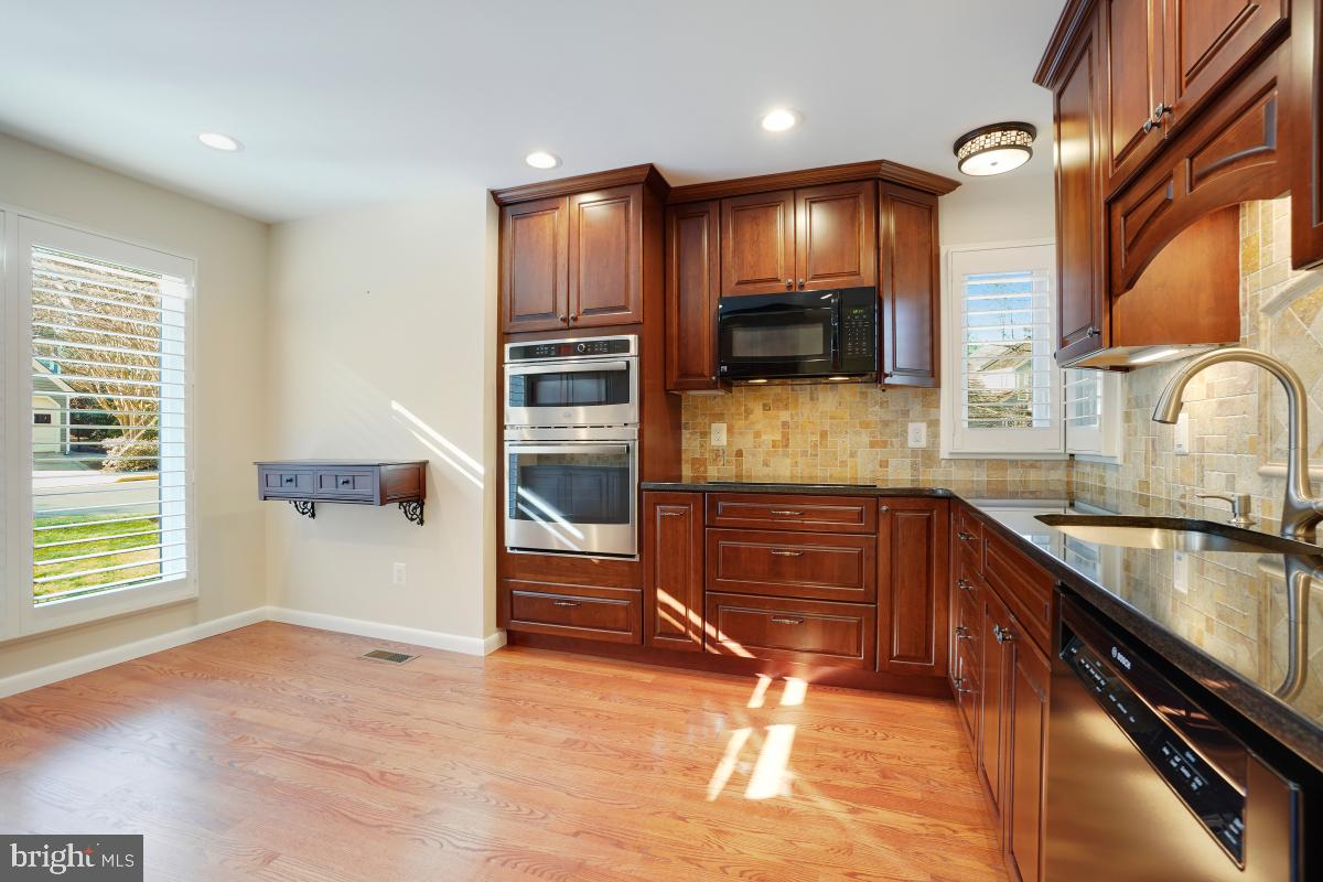 11626 Chapel Cross Way Reston, VA 20194 - Photo 6 of 48