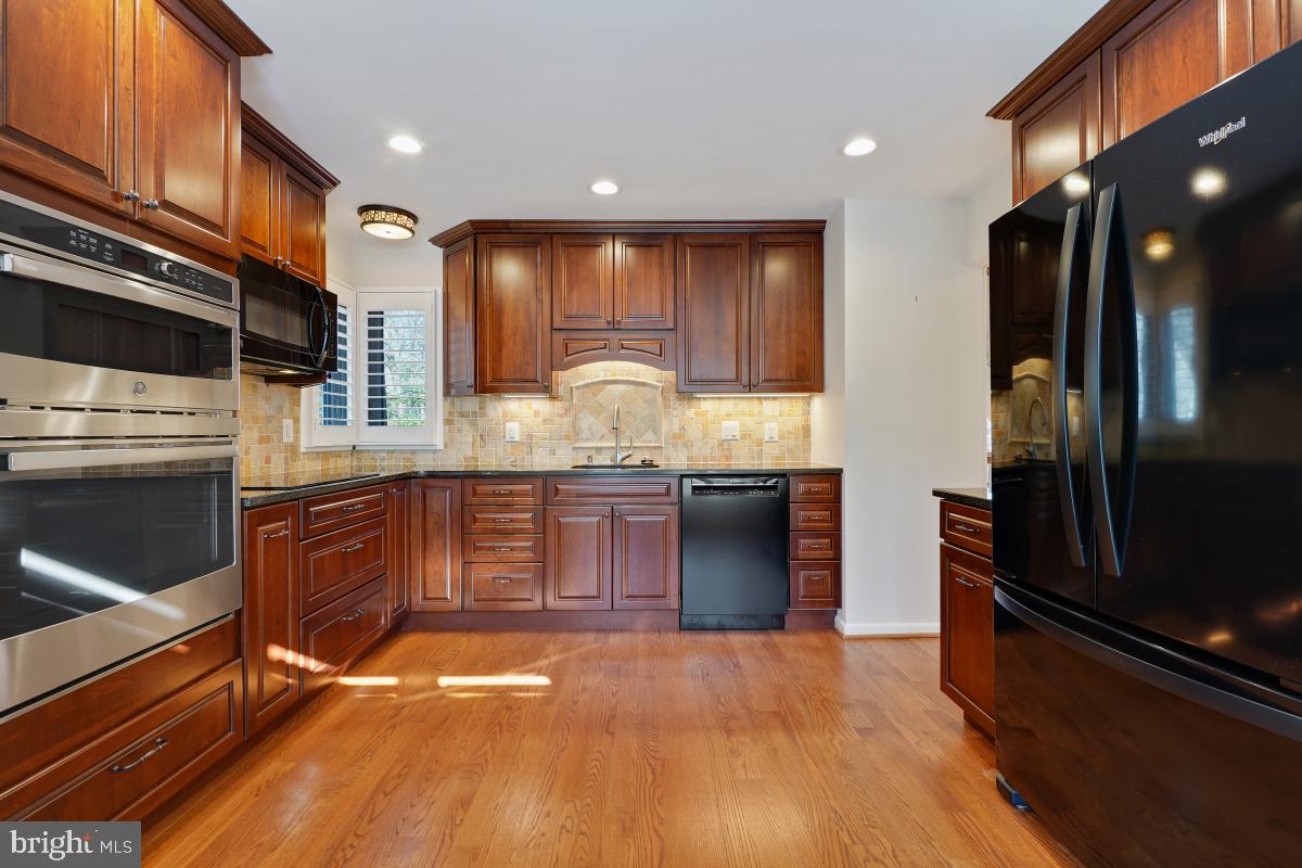 11626 Chapel Cross Way Reston, VA 20194 - Photo 7 of 48