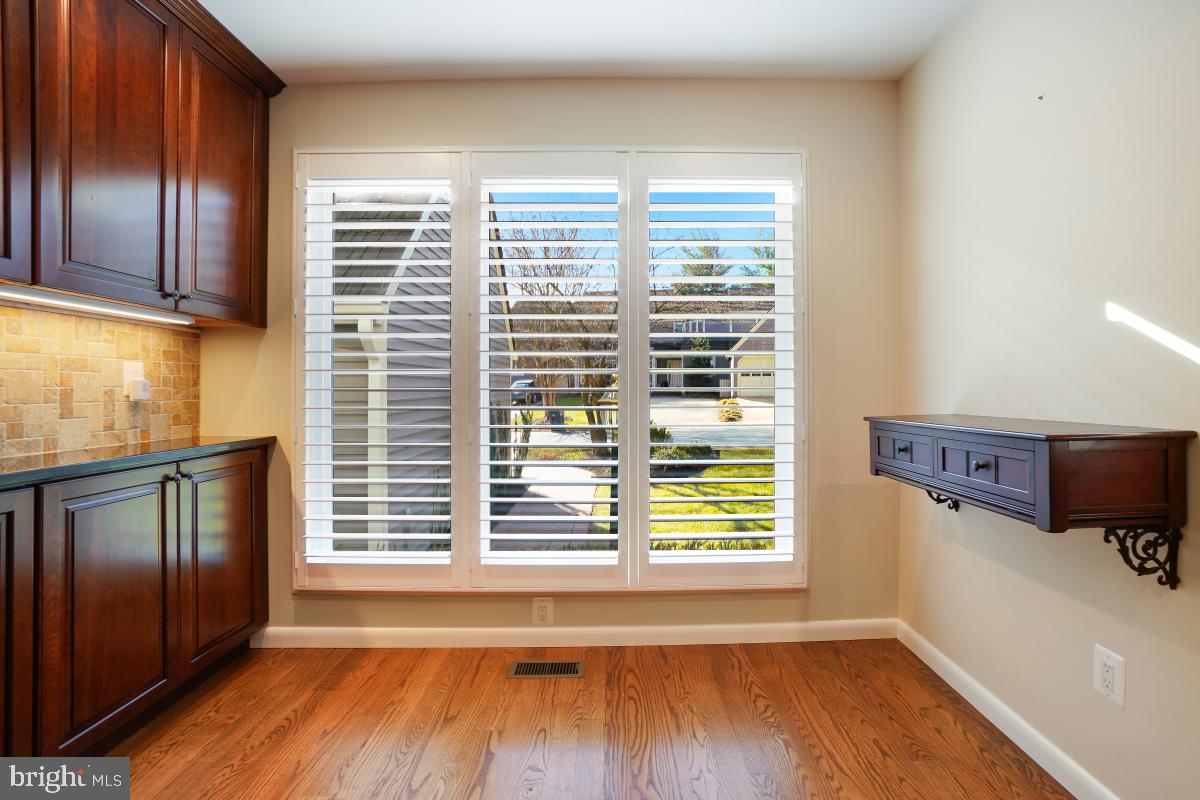 11626 Chapel Cross Way Reston, VA 20194 - Photo 9 of 48