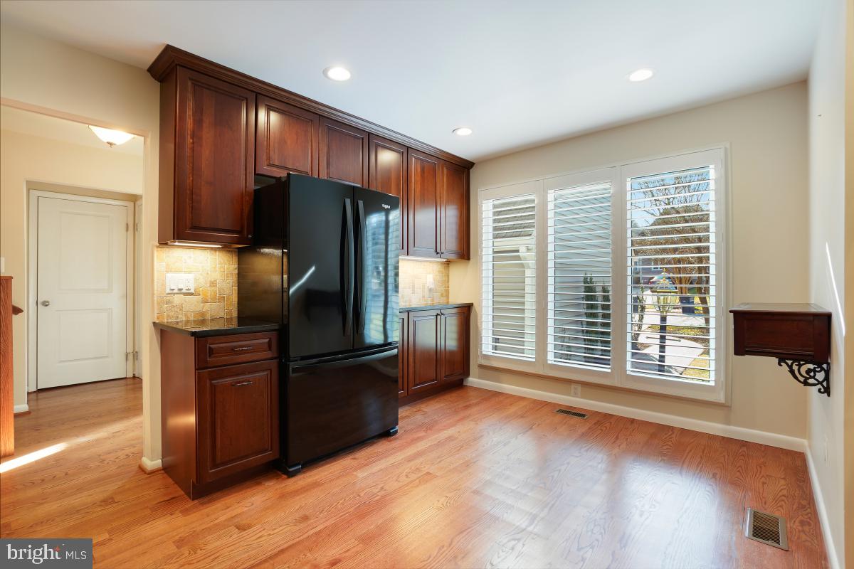 11626 Chapel Cross Way Reston, VA 20194 - Photo 10 of 48